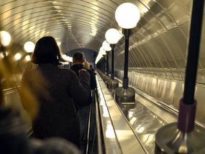 Петербурженка с инвалидностью упала на эскалаторе в метро - rosbalt.ru