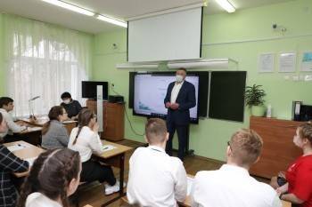 Олег Кувшинников - Олег Кувшинников поделился секретами хорошего самочувствия со школьниками Вологды - vologda-poisk.ru - Вологда