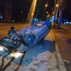 На проспекте Соборном в Запорожье перевернулся Lanos. Фото - reporter-ua.com - Запорожье