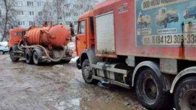 В Сурске коммунальщики достали из канализации тонны мусора - penzainform.ru - Сурск