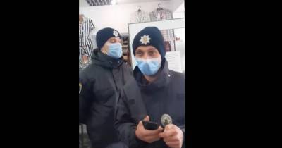 Предприниматель в "красных" Черновцах прогнала полицейских, пришедших с проверкой (видео) - focus.ua - Черновцы - Торговля