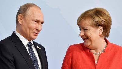 Владимир Путин - Ангела Меркель - Ульрика Деммер - Меркель требовала, чтобы Путин уменьшил военное присутствие на границе с Украиной - 24tv.ua - Киев - Новости