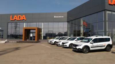 Продажи отечественных автомобилей растут, а иномарок – падают - autostat.ru