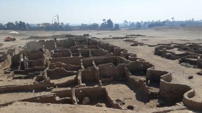 Захи Хавасс - В Египте нашли затерянный город возрастом более 3 тысяч лет - vesti.ru - Египет