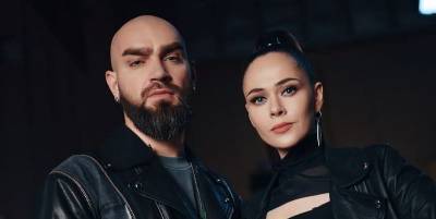 Кристина Агилера - Юлия Санина - Валерий Бебко показал, как Юлия Санина из The Hardkiss катается на мопеде - видео - ТЕЛЕГРАФ - telegraf.com.ua