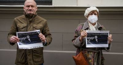 "Требуем свободы для Середенко": рижане провели пикет в поддержку правозащитника - lv.sputniknews.ru - Эстония - Рига - Варшава - Латвия