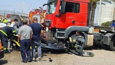 Грузовик раздавил водителя спортивной машины в порту Ашдода - vesty.co.il