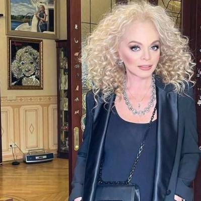 Максим Галкин - Лариса Долина - «Не знает ни одной ноты»: Лариса Долина поскандалила с Валей Карнавал в шоу Максима Галкина «Музыкалити» - actualnews.org