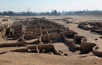 Джонс Хопкинс - В Египте объявили об открытии забытого на 3 тысячи лет «золотого города» - charter97.org - Египет
