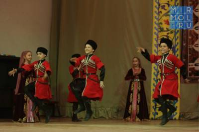Более ста детей приняли участие в фестивале детского художественного творчества «Энемжая» - mirmol.ru - респ. Дагестан