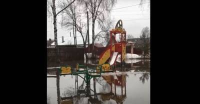Костромичи жалуются на новое озеро на месте детской площадки - 7info.ru - Кострома - Kostroma