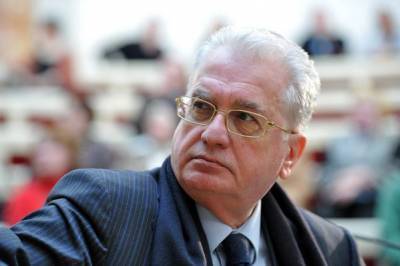Пиотровский огорчён, что граждане по весне «кидаются» на голые скульптуры - eadaily.com