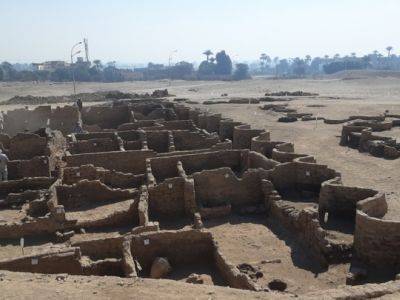 Захи Хавасс - Археологи в Египте нашли затерянный город - kasparov.ru - Египет