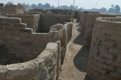 Джонс Хопкинс - Археологи обнаружили 3400-летний город в песках на юге Египта - gazeta.a42.ru - Египет