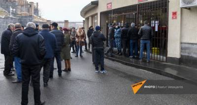 Никол Пашинян - Целых 11 часов: сотрудники Минобороны Армении оказались в заложниках митингующих - ru.armeniasputnik.am