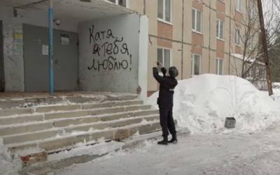 В Пермском крае мужчина угнал трактор и повредил пять машин с подъездом из-за ревности - znak.com - Пермский край