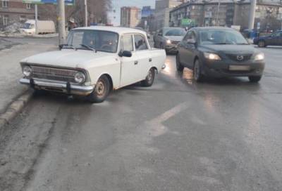 Мужчины на дорогом внедорожнике пытались угнать ржавый «Москвич» в Новосибирске - online47.ru - Новосибирск - Светогорск