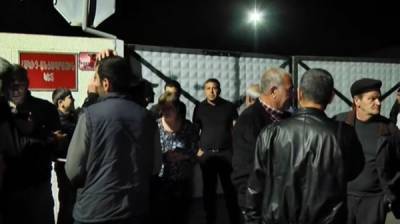Здание Минобороны Армении блокируется родными без вести пропавших лиц - eadaily.com - Азербайджан - Ереван