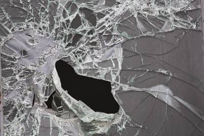 На КАД слетевшая с фуры льдина разбила лобовое стекло легковушки - neva.today - Санкт-Петербург