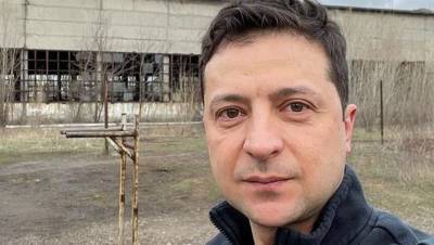 Владимир Зеленский - Дмитрий Козак - Зеленский сделал селфи в Донбассе - gazeta.ru - Авдеевка - Донецкая обл.