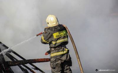 В Тверской области один человек получил ожоги во время пожара в двух домах - afanasy.biz - Тверская обл.