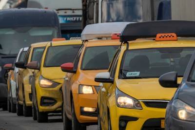 Пассажир ограбил водителя такси в Москве - vm.ru - Москва - На - Нападение