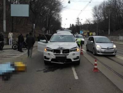 Во Львове водитель BMW X5 насмерть сбил 58-летнюю курьершу Glovo: фото - 24tv.ua - Львов