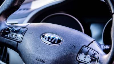 Компания Kia представила семиместный вариант кроссовера Sonet - riafan.ru - Индонезия - Джакарта