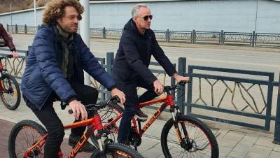 Радий Хабиров - Илья Варламов - Сергей Греков - Блогер - Блогер Илья Варламов покатался по Уфе на велосипеде - bash.news - Башкирия - Уфа