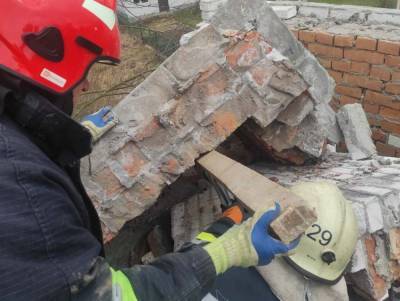 На Львовщине во время работы на мужчину упала стена: он погиб на месте – фото - 24tv.ua - Львов - Волынская обл.