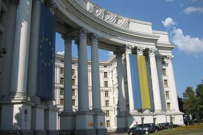 Петр Порошенко - Алексей Резников - В Киеве назвали условие поставки воды в Крым - aif.ru - Киев - Крым