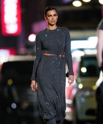 Ирина Шейк - Белла Хадид - Наоми Кэмпбелл - Эшли Грэм - Michael Kors - Эшли - Все в сборе: Ирина Шейк, Наоми Кэмпбелл, Эшли Грэм и другие супермодели на показе Michael Kors - skuke.net - Нью-Йорк - Нью-Йорк