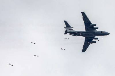 Россия привлекла к масштабным учениям 30 тысяч десантников - lenta.ua - Россия