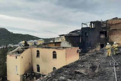 В поселке под Судаком выгорело полкилометра построек - crimea.mk.ru - Крым
