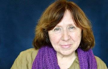 Светлана Алексиевич - Светлана Алексиевич: Лукашенко уйдет до того, как я закончу книгу - charter97.org