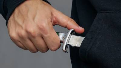 Пьяный житель Курска трижды угрожал ножом прохожим - newinform.com - Курск