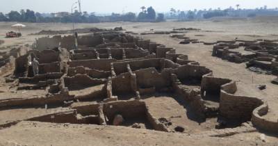Захи Хавасс - В Египте нашли затерянный "Золотой город" фараонов Аменхотепа и Тутанхамона - focus.ua - Египет - Находка