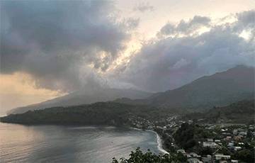 На Карибах началось извержение вулкана - charter97.org - Washington - Сент Винсент и Гренадины