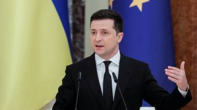 Владимир Зеленский - Виктор Янукович - Николай Азаров - Зеленский ввёл санкции против бывших украинских чиновников - russian.rt.com - Гонконг