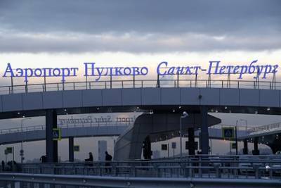 Самолет выкатился за пределы взлетной полосы в Пулково - lenta.ru - Санкт-Петербург