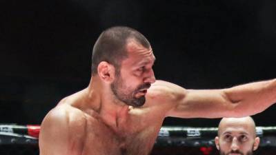 Гасанов победил Дипчикова и стал временным чемпионом ACA в среднем весе - russian.rt.com - Минск
