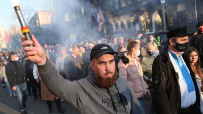 Владимир Зеленский - Офис Зеленского оценил марш неонацистов в Киеве 28 апреля - gazeta.ru - Киев