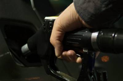В РФ начала работать новая формула расчета цены на бензин - aif.ru - с. 1 Мая