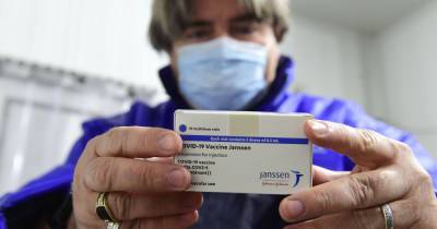 Канада приостановила использование вакцины Johnson & Johnson: на заводе могли испортить препарат - tsn.ua - Канада - Оттава