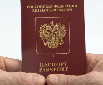 Владимир Путин - Путин подписал закон, теперь чиновники обязаны сообщать работодателю об отсутствии гражданства РФ - argumenti.ru - Гражданство