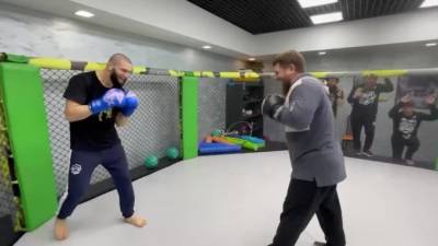 Рамзан Кадыров - Леон Эдвардс - Хамзат Чимаев - Рамзан Кадыров во время спарринга поздравил бойца UFC Чимаева с днём рождения - piter.tv - респ. Чечня