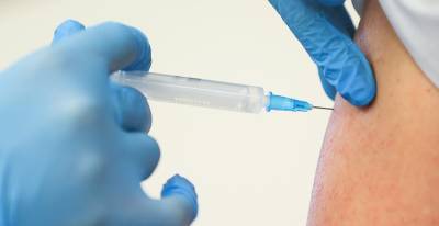 Мэтт Хэнкок - Прививка первой дозой вакцины от коронавируса почти вдвое снижает риск его передачи - grodnonews.by - Англия - Великобритания