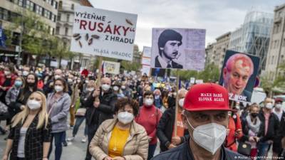Милош Земан - В Праге протестовали против президента Чехии - bin.ua - Прага