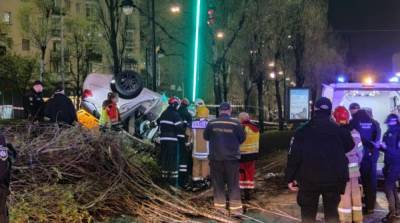 Антон Геращенко - В Киеве нетрезвый водитель Infinity влетел в столб, есть жертвы - ru.slovoidilo.ua - Киев