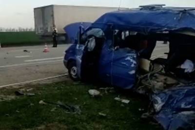 Пятеро детей погибли в аварии на трассе Астрахань - Ставрополь - ast.mk.ru - Волгоград - Астрахань - Ставрополье - Ставрополь - Черкесск - Камаз